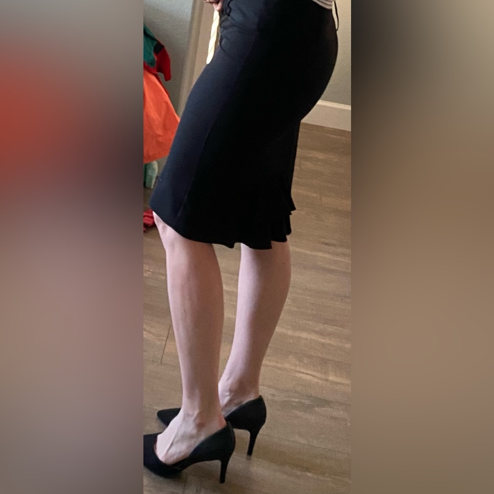 Vintage black Guess pencil skirt. Size 27